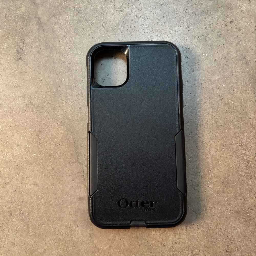 OtterBox iPhone 11 Commuter Series Case